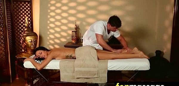  Sexy Masseuse Helps with Happy Ending 11